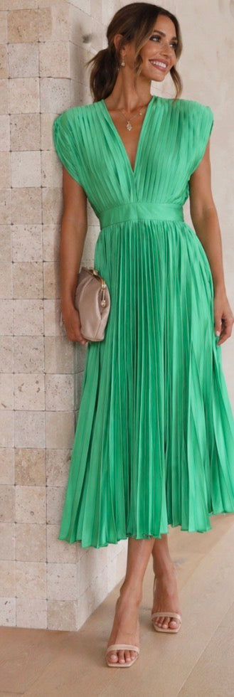 Ivy™  | Timeless Pleated Midi Dress