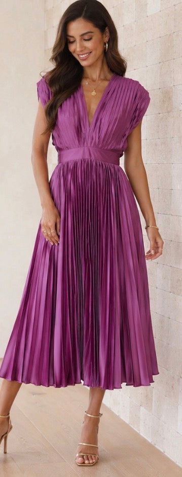 Ivy™  | Timeless Pleated Midi Dress