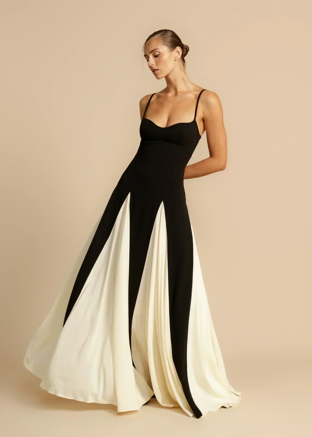 Olivia™ | Contrast Ruffle Maxi Dress