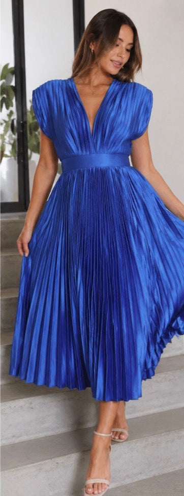 Ivy™ | Classic Pleated Midi Dress