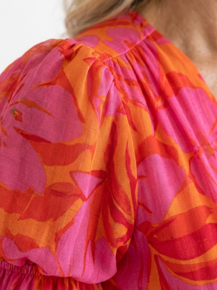 Ivy™ | Midi Dress with Floral Print and V-Neck Puff Sleeves