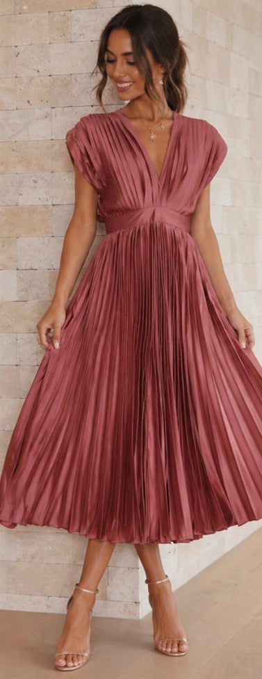 Ivy™  | Timeless Pleated Midi Dress