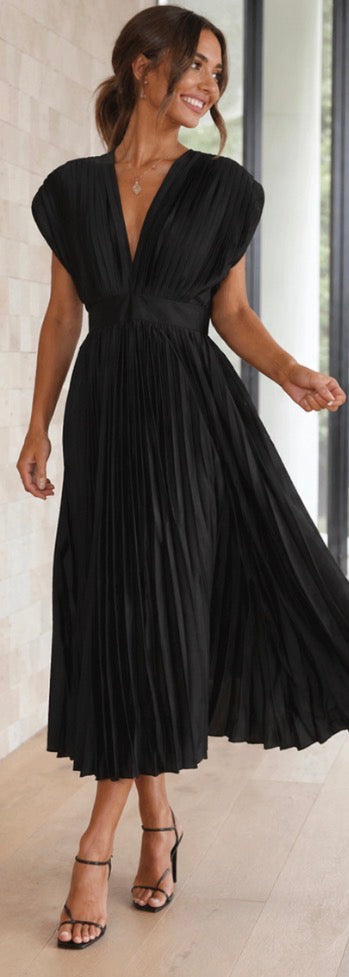 Ivy™  | Timeless Pleated Midi Dress